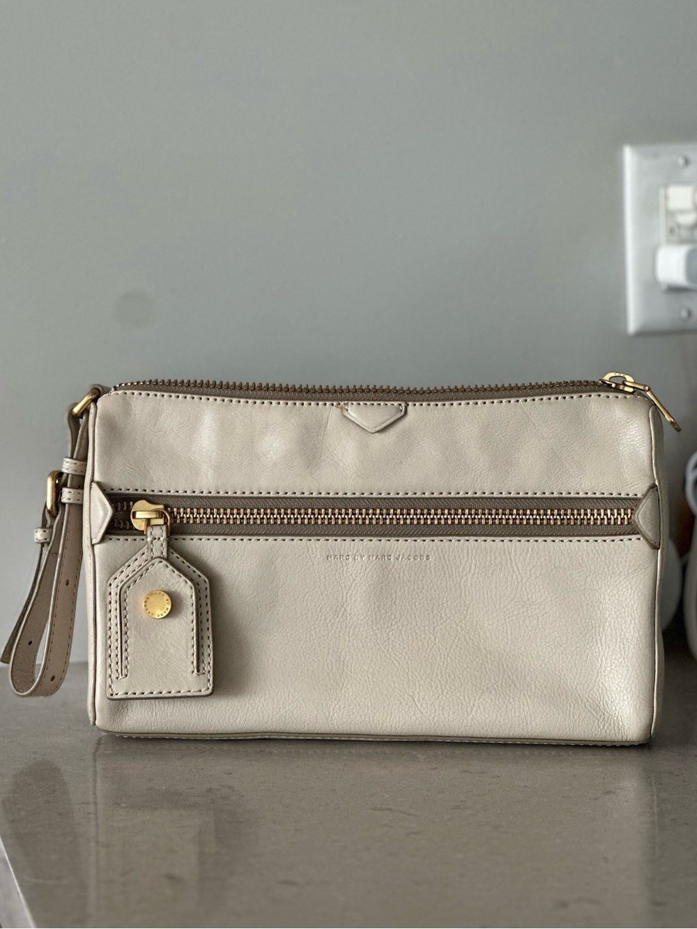 Authentic Marc by Marc Jacobs Ivory Leather Wristlet Clutch